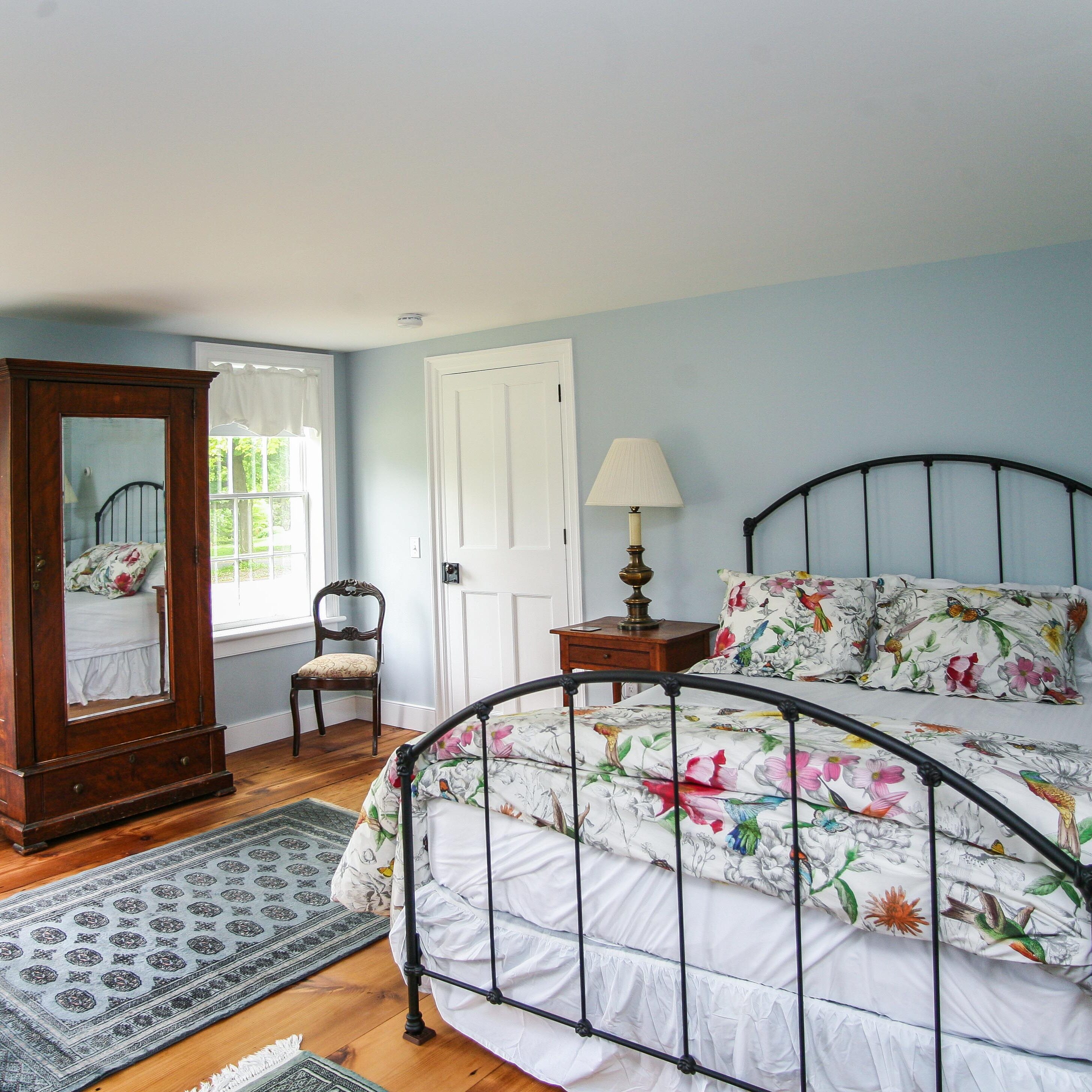 Lovejoy Room, New Concord Bed and Breakfast